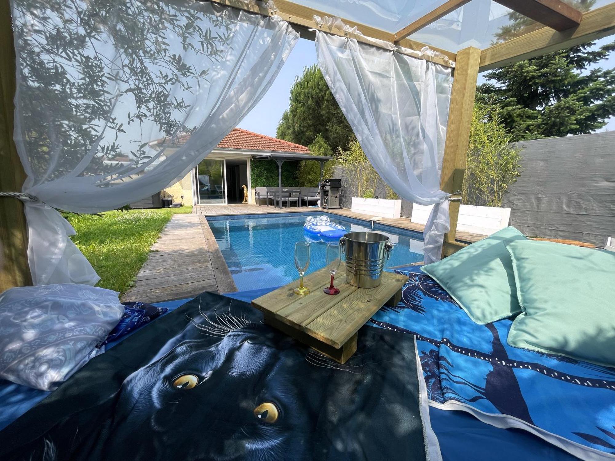 Unique! Jacuzzi Prive 35°C + Cinema Villa Entiere 梅济约 外观 照片